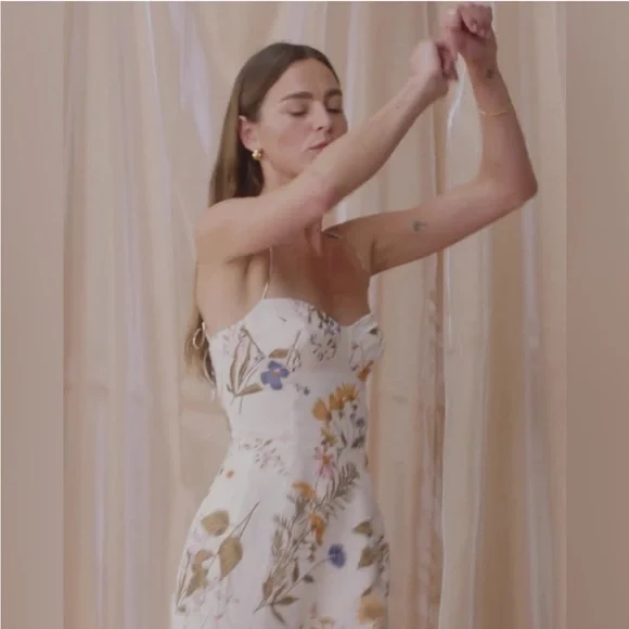 Reformation Kourtney Dress in Frolic 2 - Picture 2 of 8